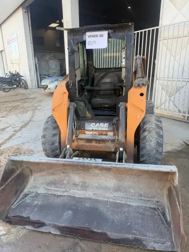 Minicarregadeira case sr200