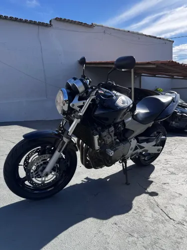 Hornet 600c extremamente conservada