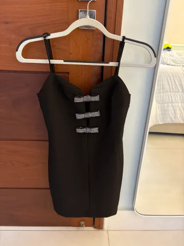 Vestido preto curto zara