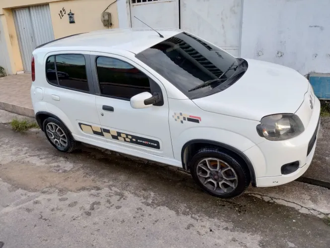 Fiat Uno Sporting 1.4 EVO Fire Flex 8V 4P 2012