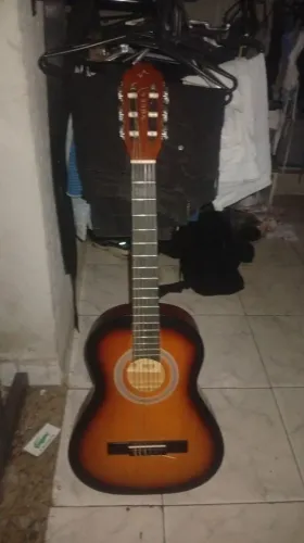 Violão Vogga Nylon Sunburst em perfeito estado só desafinado 