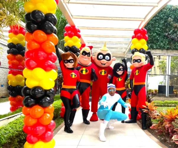 Os Incriveis personagens vivos cover festa infantil