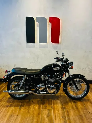 BONNEVILLE T100 2004