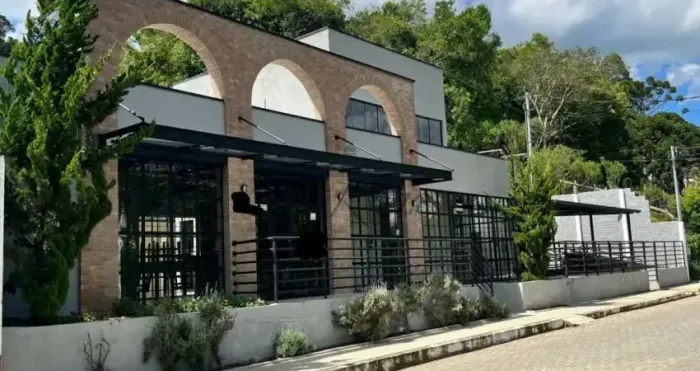 Prédio Espetacular situado no Centro de Delfim Moreira, Sul de Minas Gerais