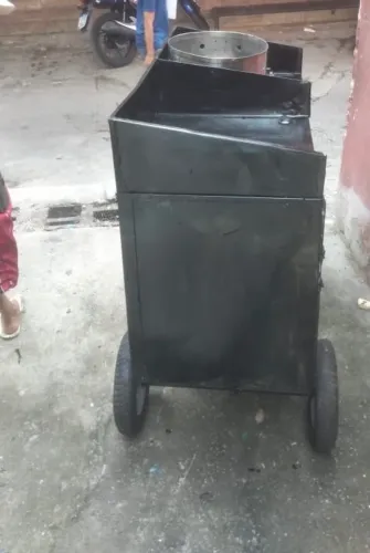 Carro de venda espetinho e fritas 
