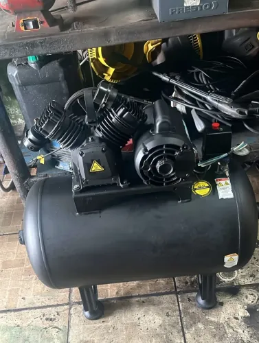 Vende-se compressor semi novo 