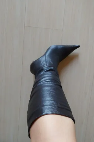 Bota em couro legítimo 37 Q U A S E N O V A