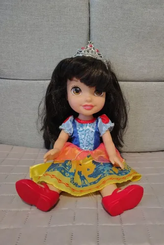 Boneca Princesas Disney Articulada Branca de Neve 