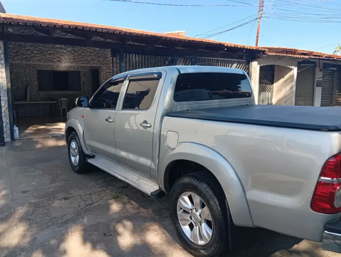 Toyota Hilux CD D4-d 4X4 3.0 TDI Dies. Mec. 2013