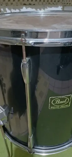 Surdo Pearl Export 16 polegadas. Cromados e emborrachados impecáveis. 