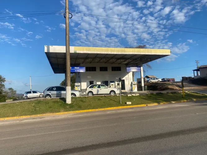 Posto Bem localizado 16km de Itapeva Localização de Grande fluxo de veículos de pequeno a
