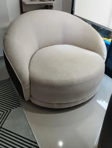 Vendo poltrona redonda giratória pouquissimo usou