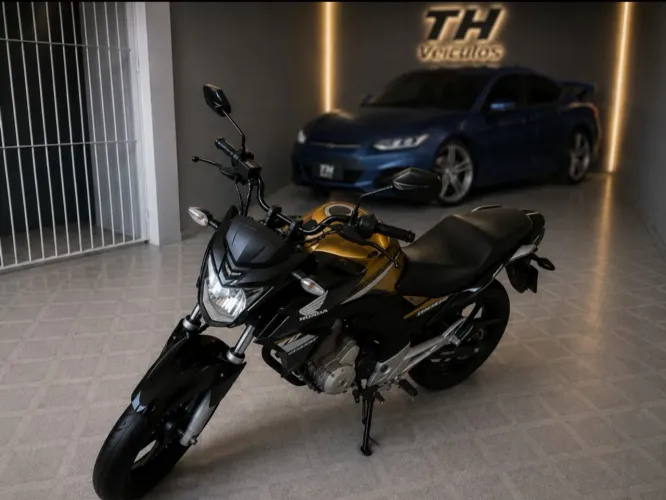 Cb 250 Twister 2020 nova toda com 32.000 km rodados.