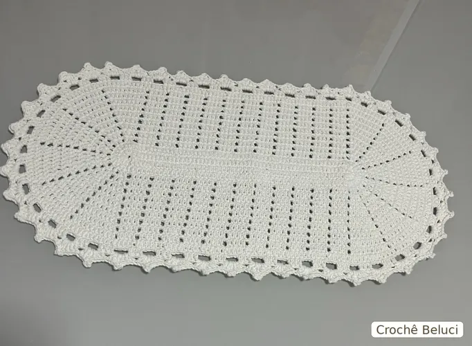 Tapete Branco Oval em Crochê Artesanal