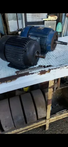 Motor marca WEG 5 CV