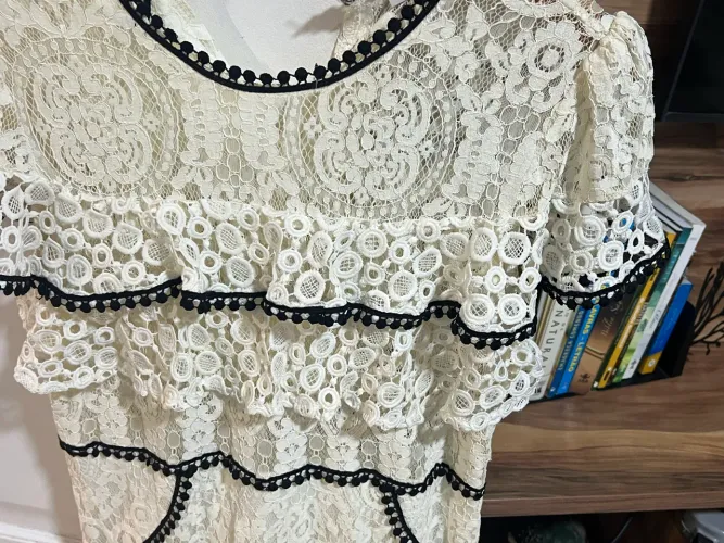 VESTIDO RENDA OFF WHITE VESTE 40/42