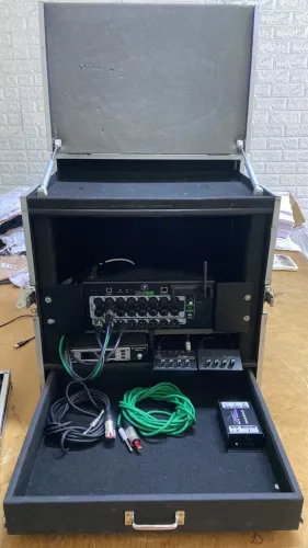 Mesa de som Mackie DL16S + Rack + acessórios