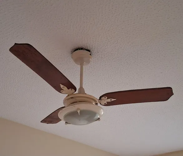 Ventilador de Teto - Hélice de Madeira
