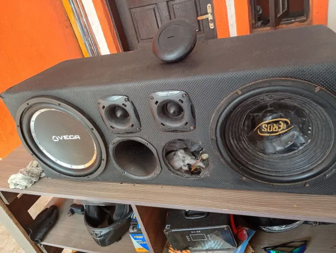 Caixa de som automotiva duas bocas de 12 2 super tweeter e duas cornetas