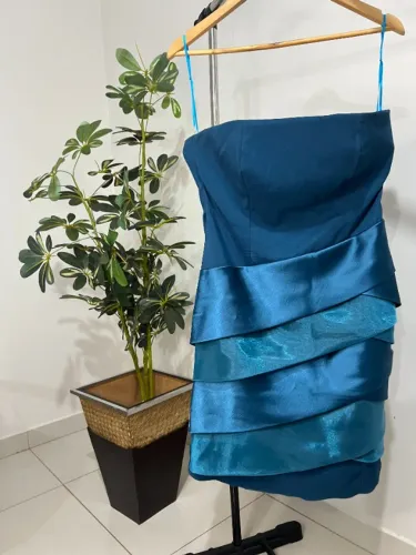 VESTIDO DE FESTA CURTO AZUL PETRÓLEO COM CAMADAS - TOMARA QUE CAIA ESTRUTURADO