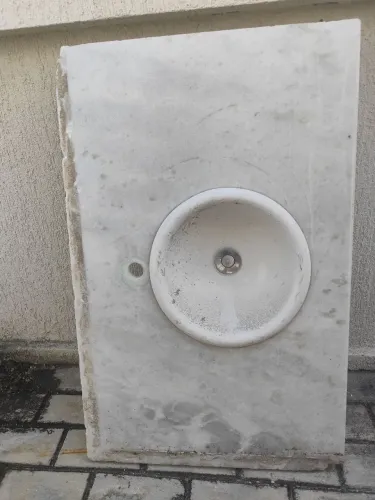 Bancada de Banheiro ou lavabo em Mármore Sob Medida 84x53, como cuba embutida.