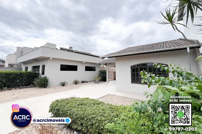 ACRC Imóveis - CA03691 - Casa com piscina a Venda no Bairro Salto do Norte em Blumenau