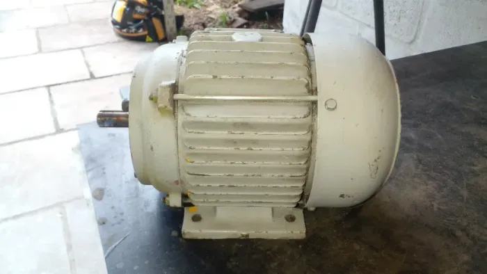 Motor Eberle 3 CV trifase de alta blindado, 3480 rpm usado bom estado