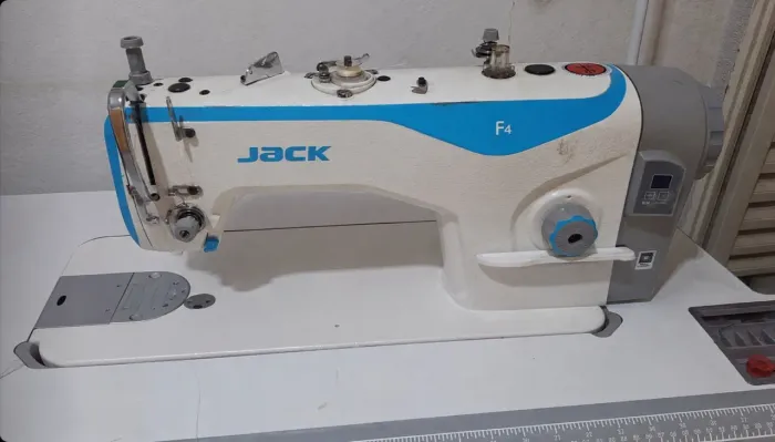 Máquina de Costura Jack F4