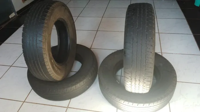 Quatro pneus 215/80R16, sem câmera, só montar $350,00