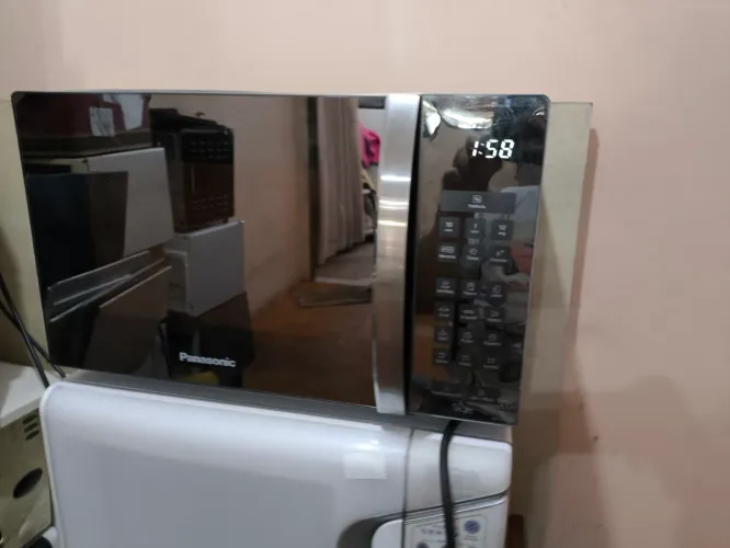 Microondas Panasonic 32 Litros Style em Inox Espelhado e gabinete inox