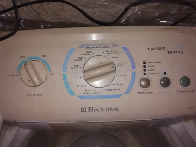 Máquina de lavar Eletrolux 12 kg $300