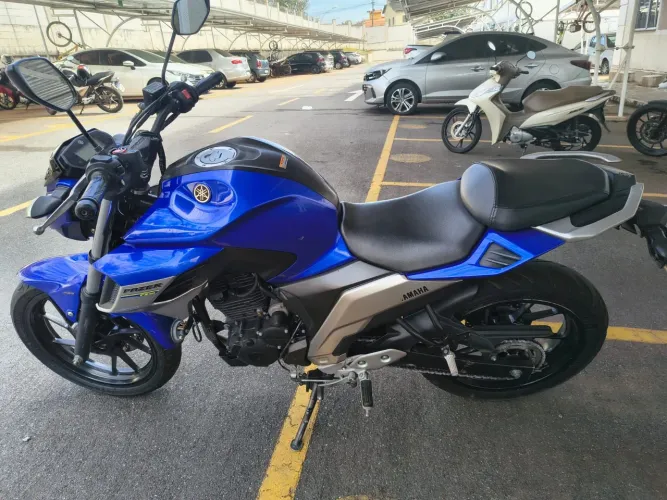 Fz25.    