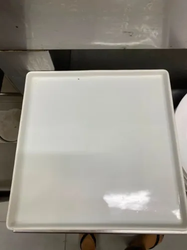 PRATO QUADRADO EM PORCELANA BRANCA - 26x26