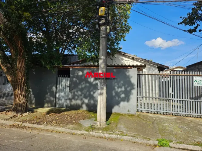 duas casa antigas para demolir ,toda murada rua muito boa proxima linha verde