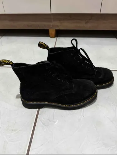 Dr. Martens 101 Suede 6?Eye Boot Original Preta em Camurça | Tamanho 36 | Unissex