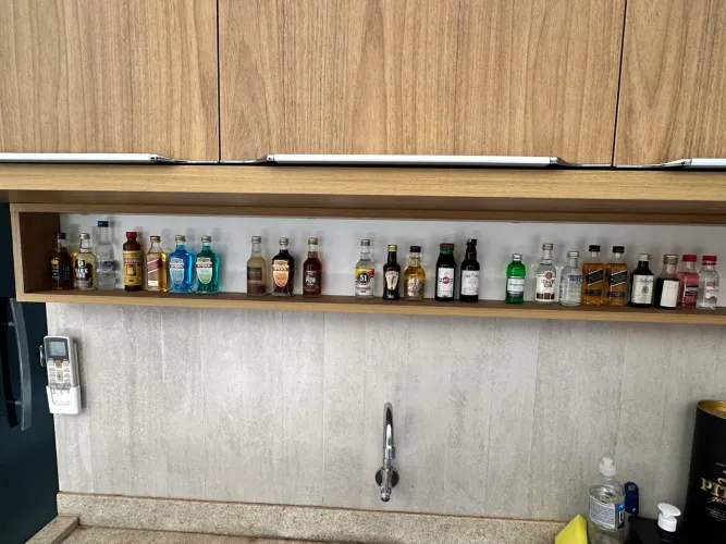 Coleção de miniaturas de bebidas