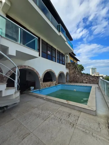 Casa a Venda com 5 dormitórios