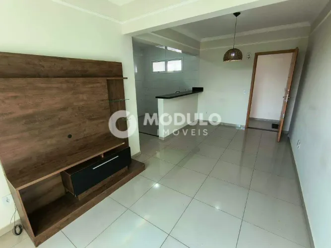 Apartamento disponível para locação no bairro Santa Mônica.