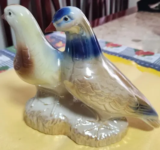 Casal de Pombos em Porcelana