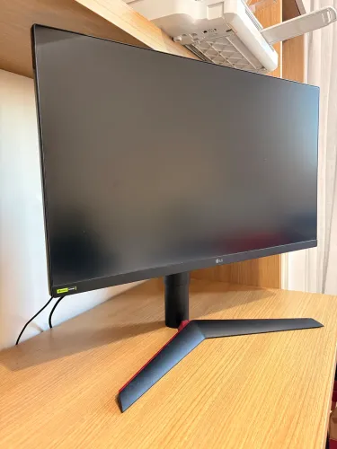 Monitor Gamer LG UltraGear 27" IPS 240Hz 1ms (Modelo 27GN750-B)