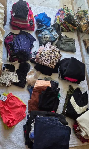 Lote de Roupa Feminina 36 a 42 100pçs
