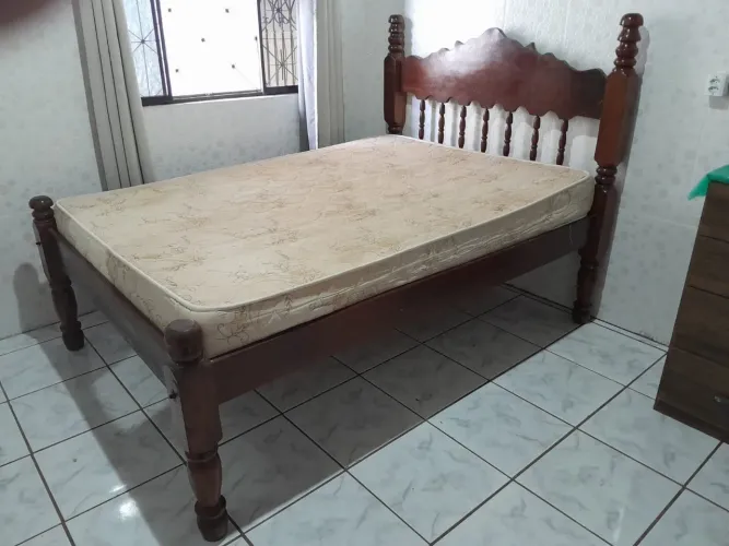 Cama de cerejeira
