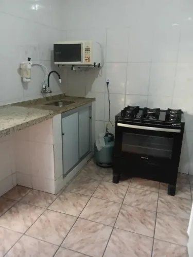 Alugo kitinete para solteiros na Comdusa.