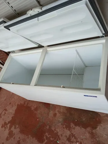 Freezer horizontal metal frio 546l ele ta bem novinho por 2500 zap 6599260.12.10