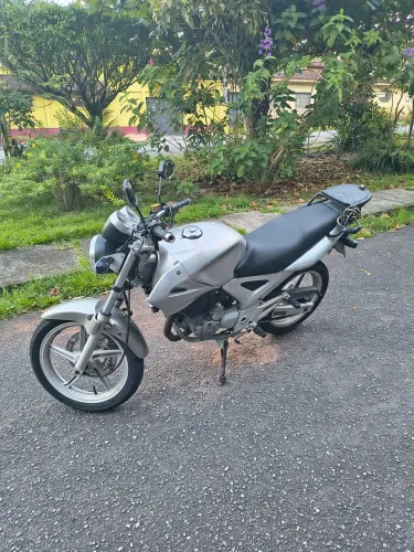 Honda Twister 250 carburada.