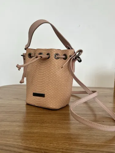 Bolsa Santa Lolla bucket bege (sintética) ? estado visual