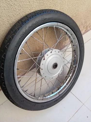 Par de aro completo com pneus titan 150
