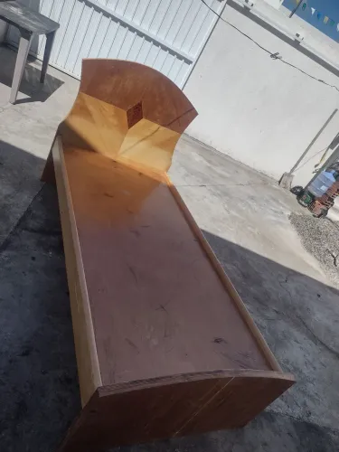 Cama de madeira de solteiro