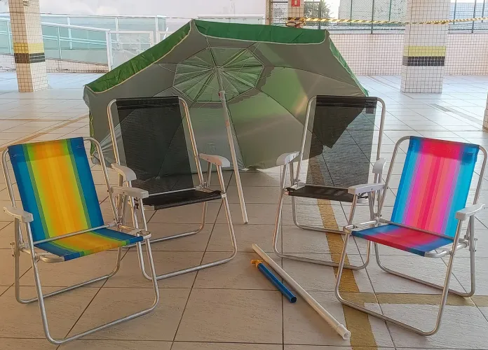 Kit Praia Completo 5 Cadeiras + Guarda-Sol - Pouquíssimo Uso!