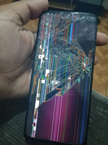 VENDO MOTO G 15, LIGA NORMALMENTE, BATERIA MUITO BOA, TELA COM DEFEITO PRECISA DE TROCA.